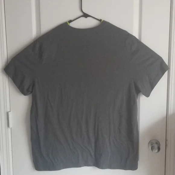 Men Nike Tshirt XXL Charcoal Red Swish - Picture 3 of 3